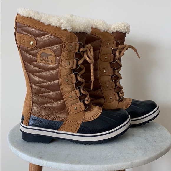 sorel tofino shearling